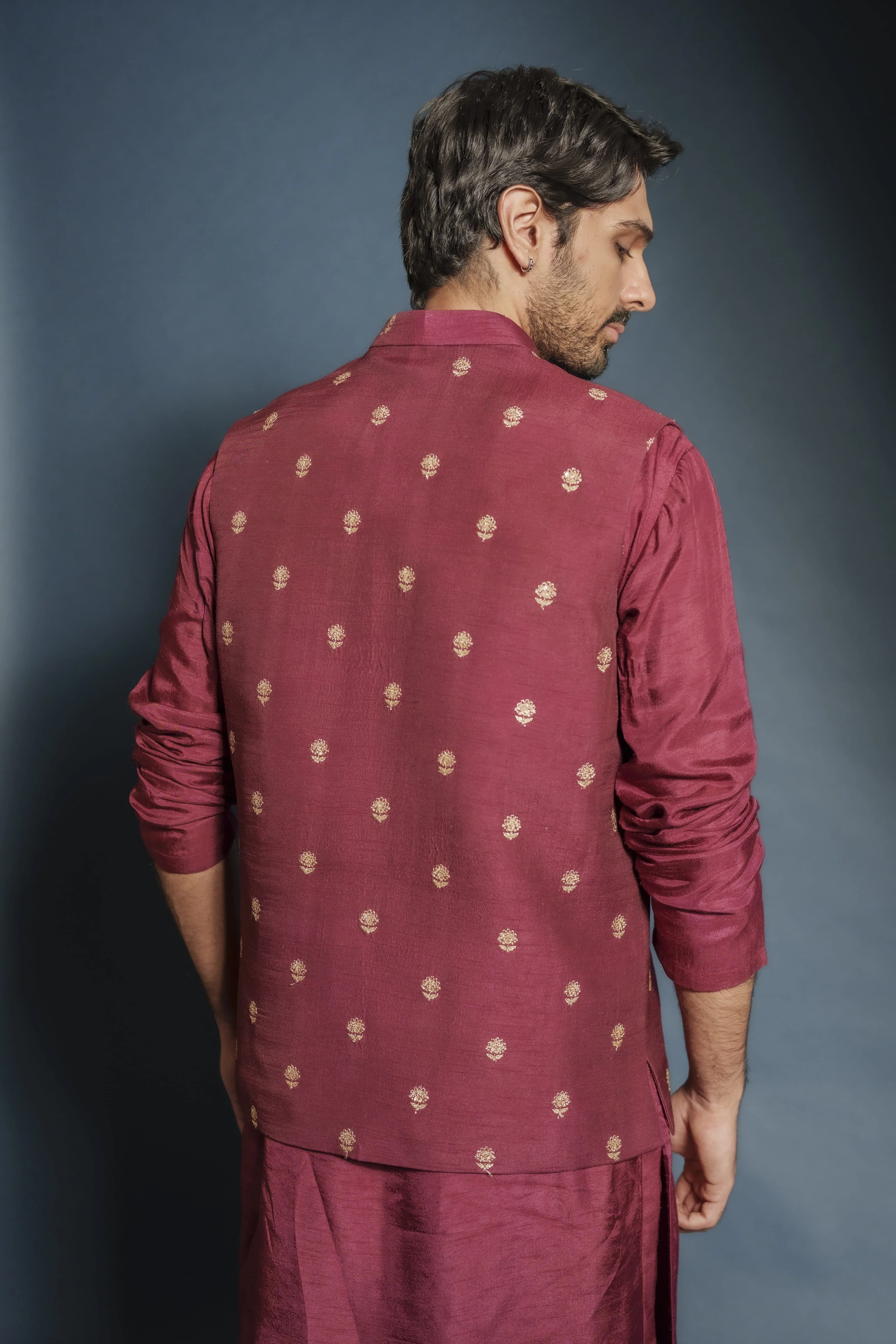 Image 4 of Aayka (M) - Ansel Kurta with Vest (Maroon)