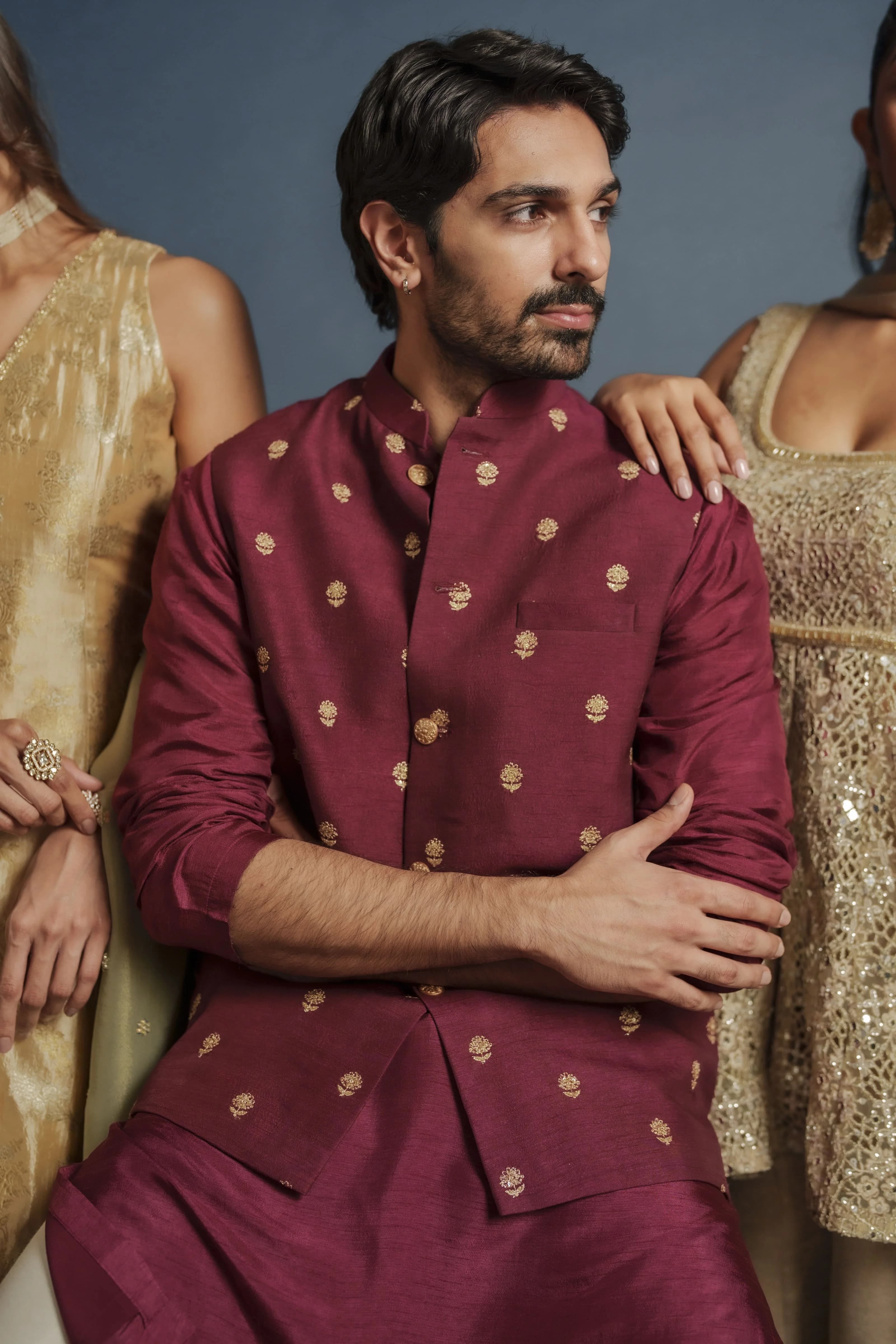 Image 5 of Aayka (M) - Ansel Kurta with Vest (Maroon)