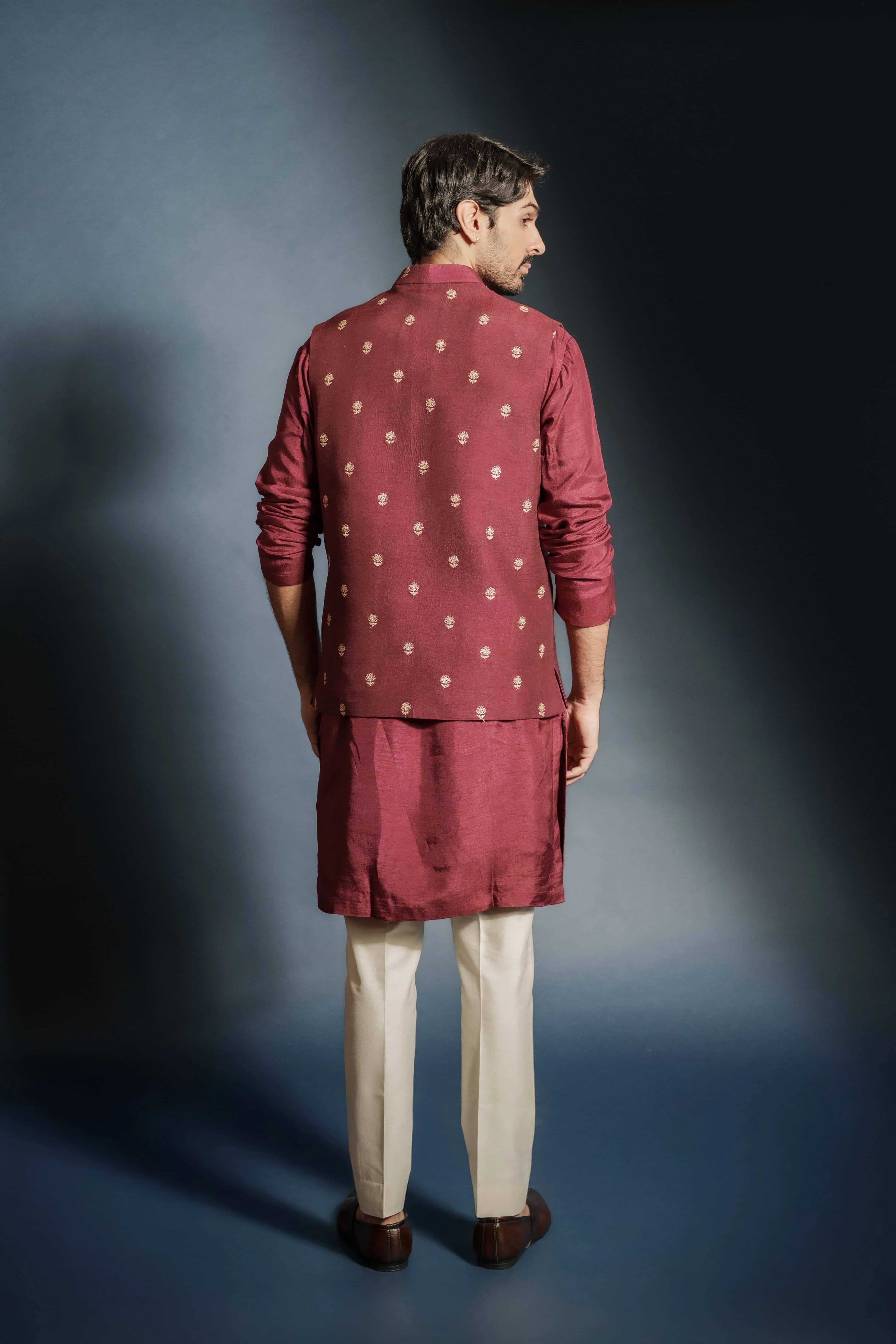 Image 2 of Aayka (M) - Ansel Kurta with Vest (Maroon)
