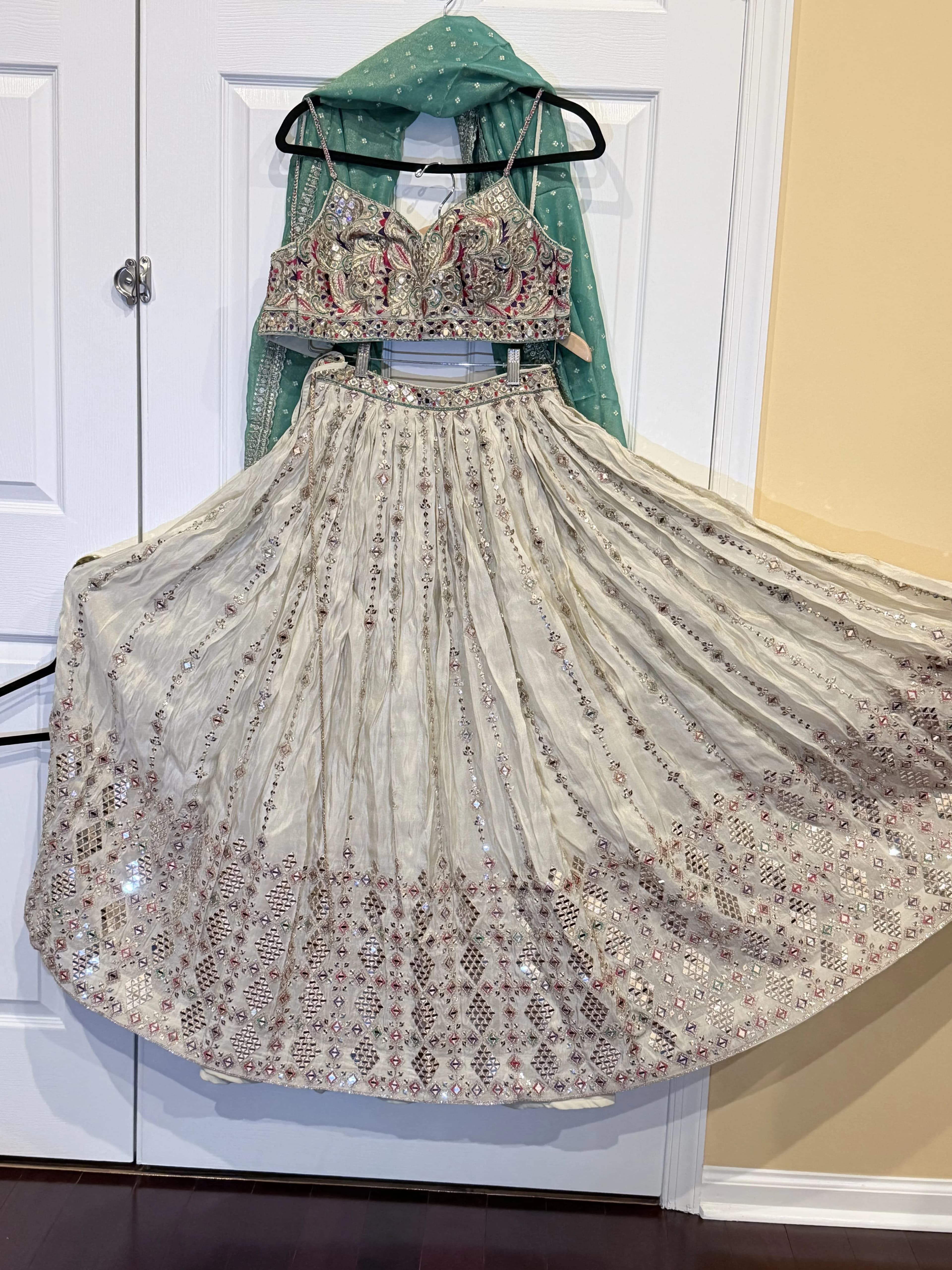 Image 3 of Cream/Beige Lehenga 