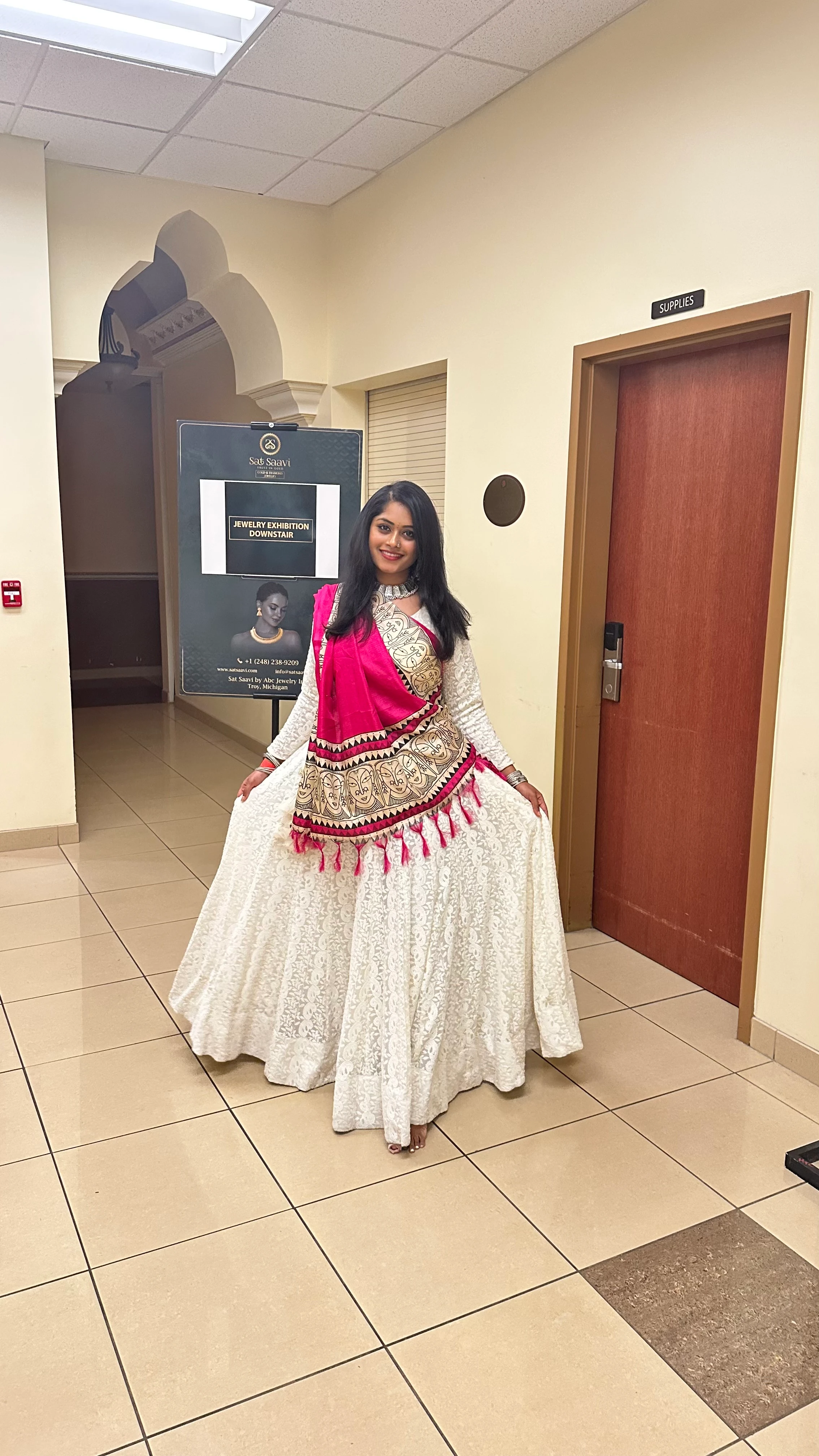 Image 5 of White Lehenga by Custom / Other